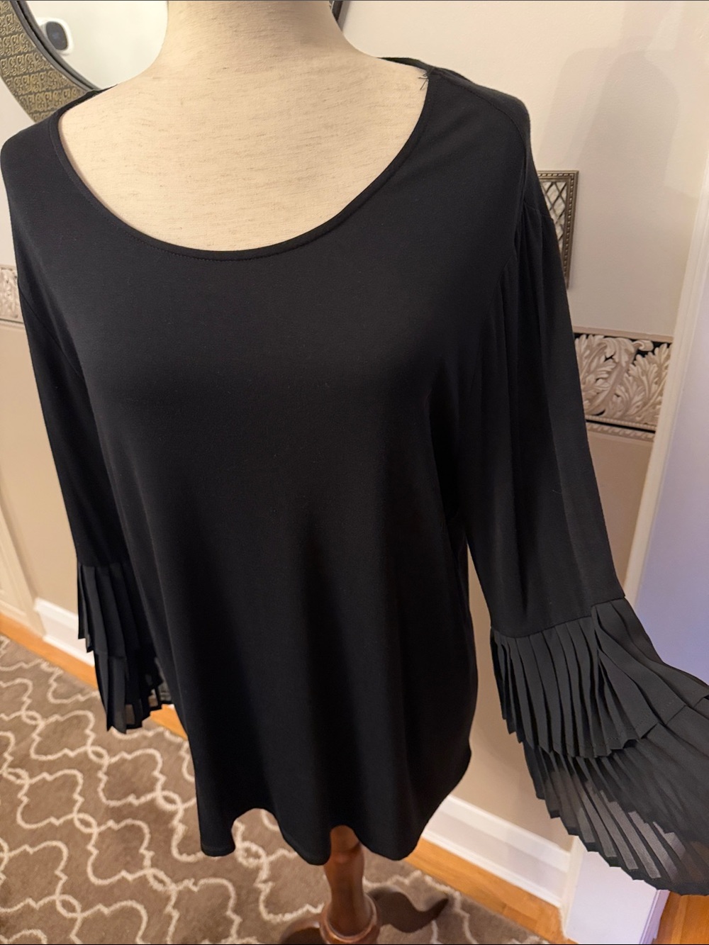 New Liz Claiborne XL Women’s Black Pleated Bell Sleeve Top/rayon spandex